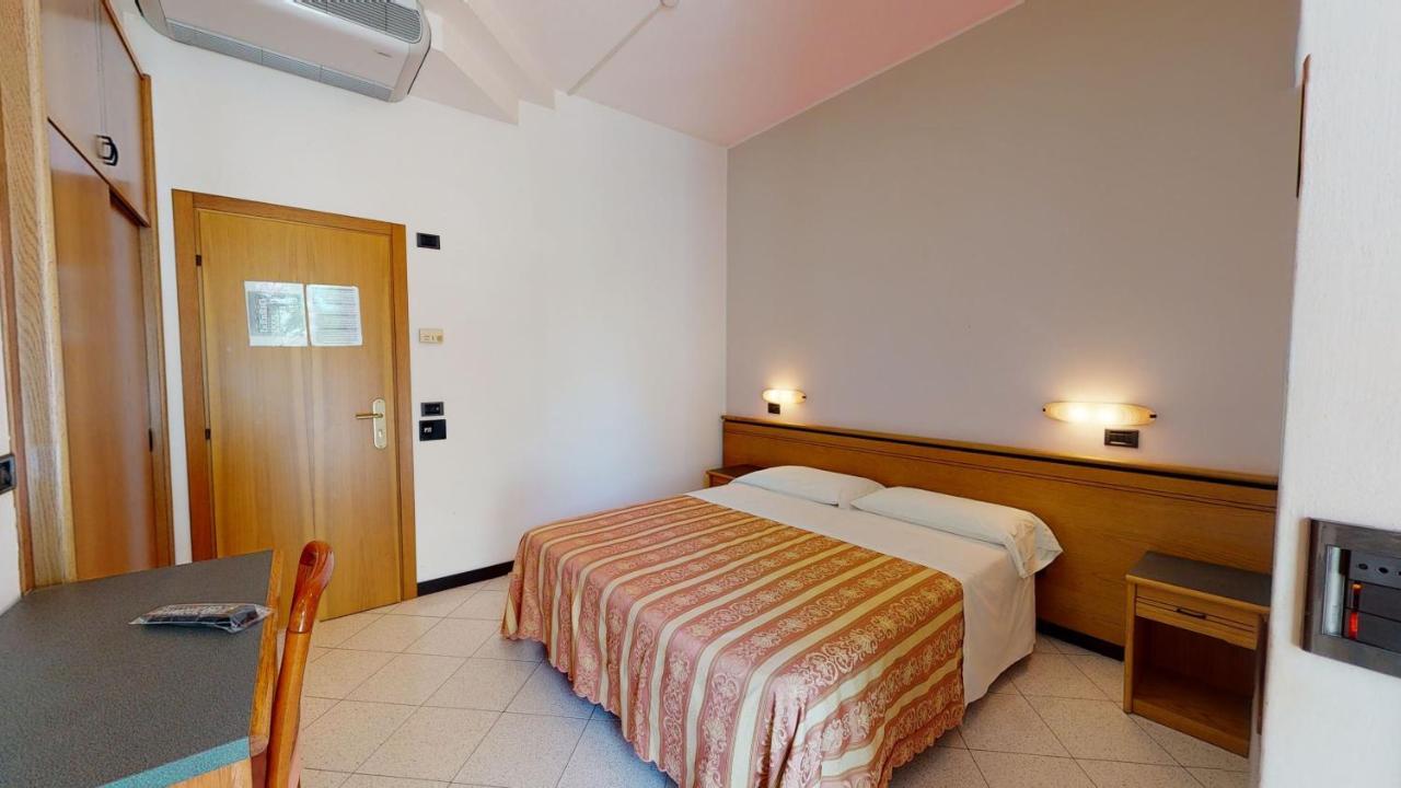 Hotel Excelsior Cervia Exterior photo