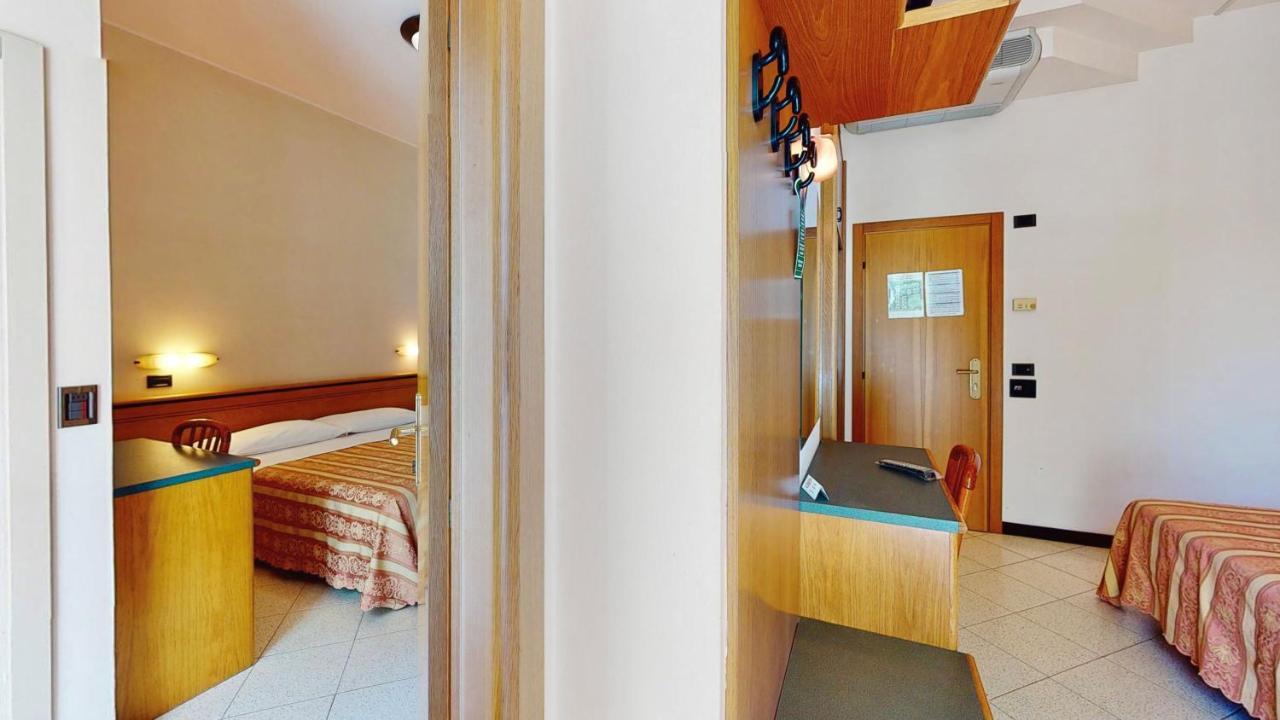 Hotel Excelsior Cervia Exterior photo