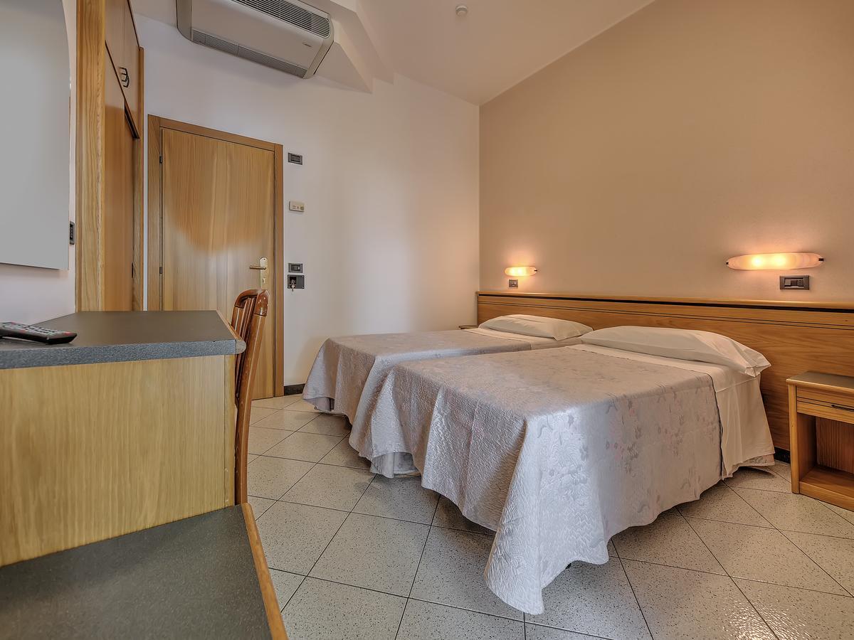 Hotel Excelsior Cervia Exterior photo